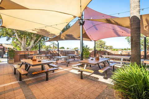 Nightcap At Wanneroo Tavern - Holiday Adelaide 29