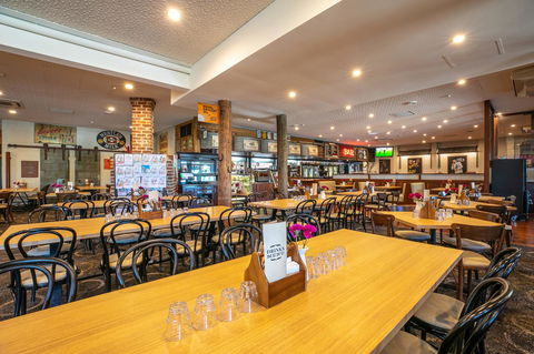 Nightcap At Wanneroo Tavern - Holiday Adelaide 31