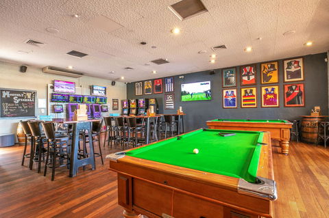 Nightcap At Wanneroo Tavern - Holiday Adelaide 5