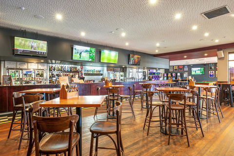 Nightcap At Wanneroo Tavern - Holiday Adelaide 8