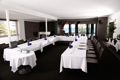 Cottesloe Beach Hotel - Holiday Adelaide 19