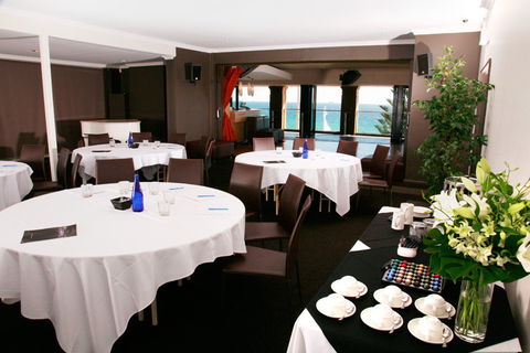 Cottesloe Beach Hotel - Holiday Adelaide 18