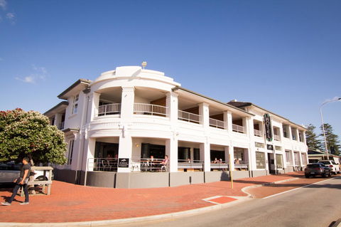 Cottesloe Beach Hotel - Holiday Adelaide 0