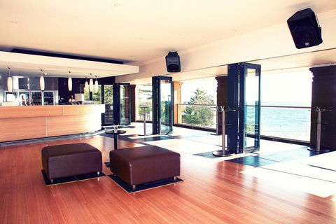 Cottesloe Beach Hotel - Holiday Adelaide 12
