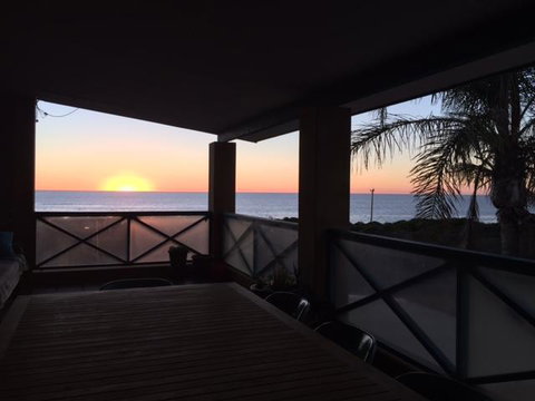 Surf Views - Holiday Adelaide 0