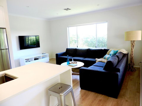 Contemporary Cove - Quindalup - Holiday Adelaide 5