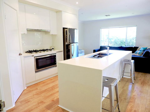 Contemporary Cove - Quindalup - Holiday Adelaide 7