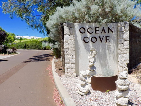 Contemporary Cove - Quindalup - Holiday Adelaide 1