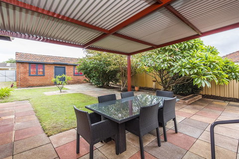 Big House Heated Pool 11 Beds Como / South Perth / Applecross - Holiday Adelaide 26