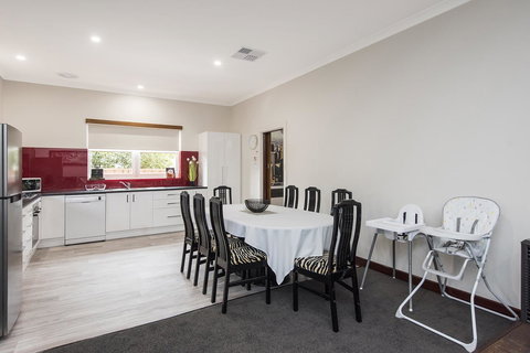 Big House Heated Pool 11 Beds Como / South Perth / Applecross - Holiday Adelaide 9