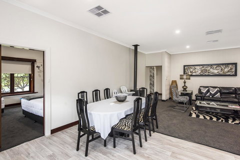 Big House Heated Pool 11 Beds Como / South Perth / Applecross - Holiday Adelaide 13
