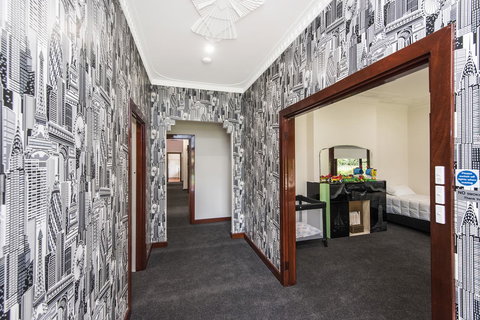 Big House Heated Pool 11 Beds Como / South Perth / Applecross - Holiday Adelaide 10