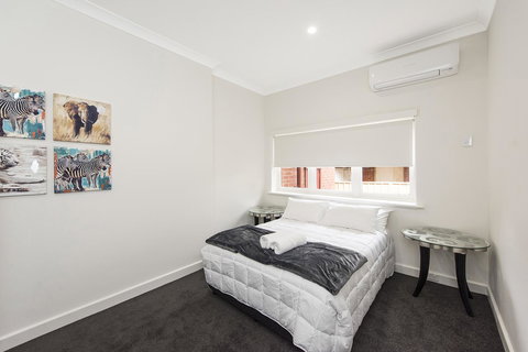 Big House Heated Pool 11 Beds Como / South Perth / Applecross - Holiday Adelaide 19