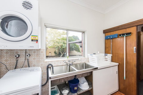 Big House Heated Pool 11 Beds Como / South Perth / Applecross - Holiday Adelaide 23