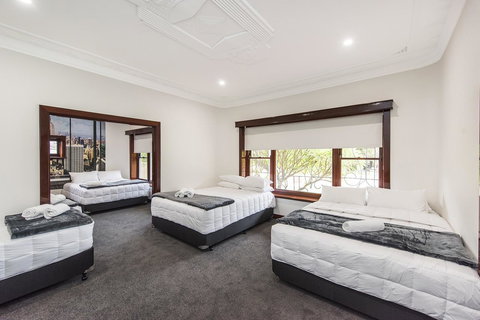 Big House Heated Pool 11 Beds Como / South Perth / Applecross - Holiday Adelaide 17
