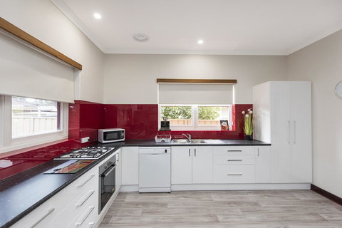 Big House Heated Pool 11 Beds Como / South Perth / Applecross - Holiday Adelaide 8