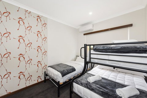 Big House Heated Pool 11 Beds Como / South Perth / Applecross - Holiday Adelaide 24