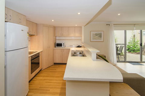 Beach Retreat - Busselton - Holiday Adelaide 4