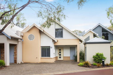 Beach Retreat - Busselton - Holiday Adelaide 0