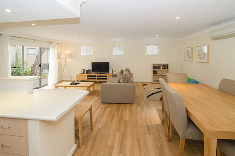 Beach Retreat - Busselton - Holiday Adelaide 3