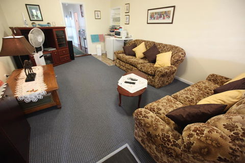 Jacaranda Guest House - Holiday Adelaide 8