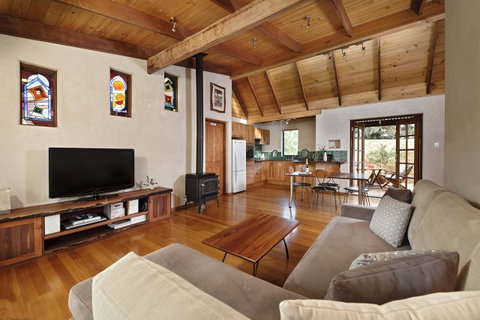 Aiyana Retreat - Holiday Adelaide 1