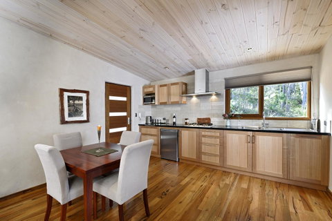 Aiyana Retreat - Holiday Adelaide 8