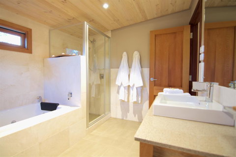 Aiyana Retreat - Holiday Adelaide 21