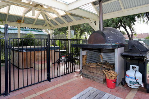 Busselton Guest House - Holiday Adelaide 38