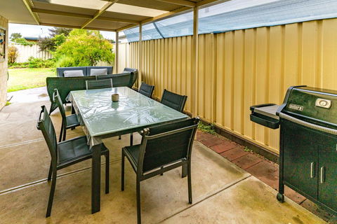Indoyo Retreat - Holiday Adelaide 11