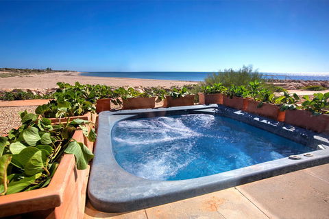 Mantarays Ningaloo Beach Resort - Holiday Adelaide 7