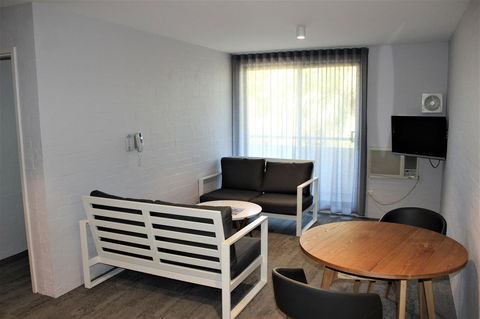 Atrium Hotel Mandurah - Holiday Adelaide 4