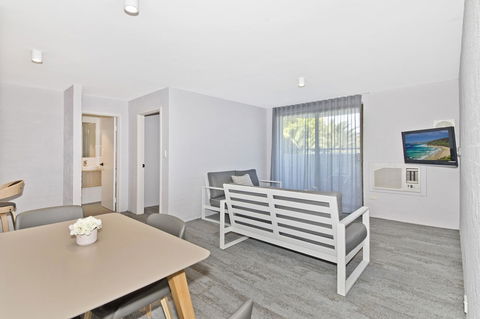 Atrium Hotel Mandurah - Holiday Adelaide 25