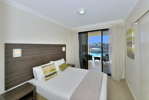 Dolphin Quay Apartments - Holiday Adelaide 1