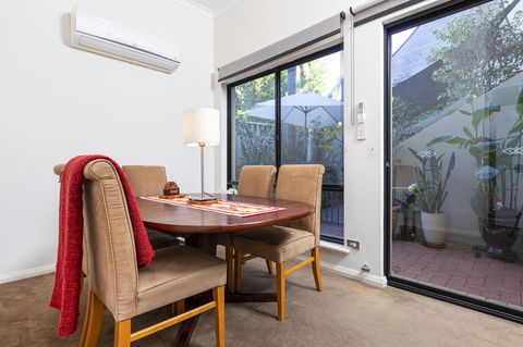 Como Executive Apartment - Holiday Adelaide 10