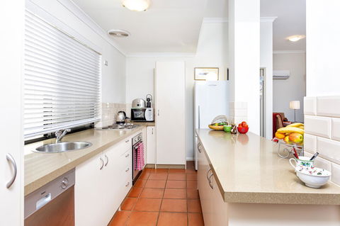Como Executive Apartment - Holiday Adelaide 8