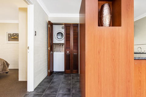 Subiaco Village 18 - Holiday Adelaide 8