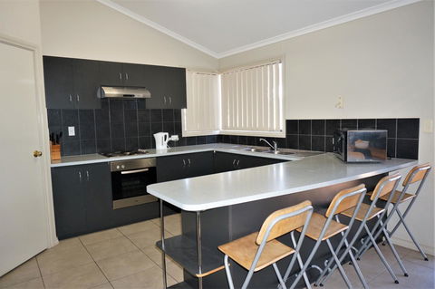 9 Krait Street - Perfect For Large Groups Or Families Alike - Holiday Adelaide 5
