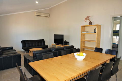 9 Krait Street - Perfect For Large Groups Or Families Alike - Holiday Adelaide 3