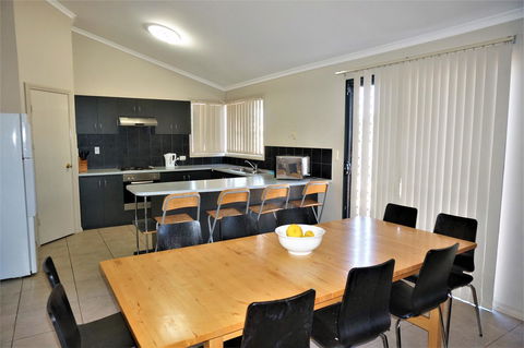 9 Krait Street - Perfect For Large Groups Or Families Alike - Holiday Adelaide 4