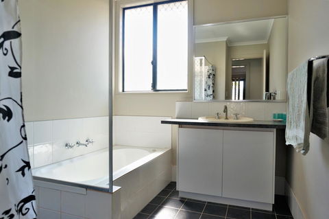 9 Krait Street - Perfect For Large Groups Or Families Alike - Holiday Adelaide 11