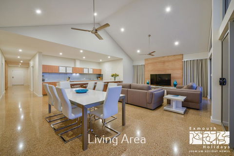 27 Kestrel Place - With Pool And Jetty - Holiday Adelaide 3