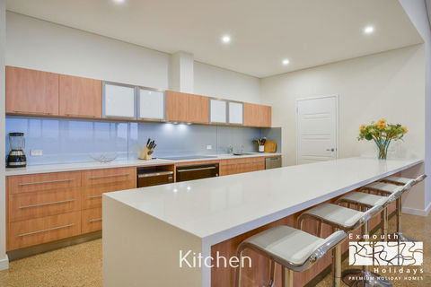 27 Kestrel Place - With Pool And Jetty - Holiday Adelaide 4