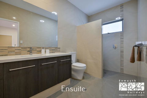 27 Kestrel Place - With Pool And Jetty - Holiday Adelaide 8