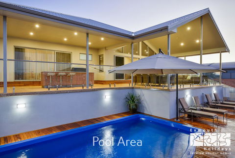 27 Kestrel Place - With Pool And Jetty - Holiday Adelaide 0