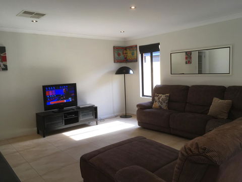 Shiraz Heights - Holiday Adelaide 2
