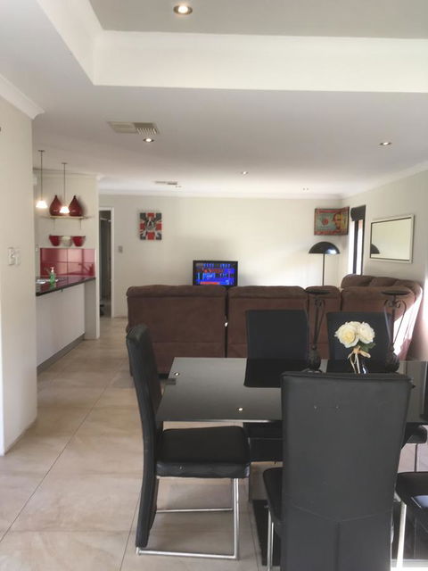 Shiraz Heights - Holiday Adelaide 5