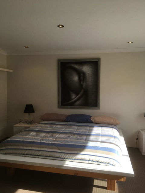 Shiraz Heights - Holiday Adelaide 1