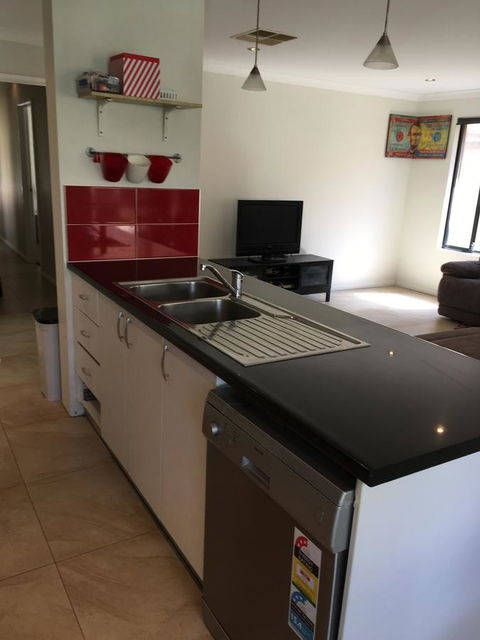 Shiraz Heights - Holiday Adelaide 11