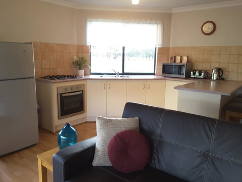 Cosy Corner Chalets - Holiday Adelaide 8